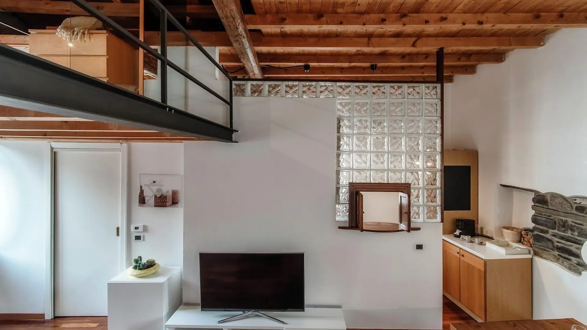 Loft Madera - By Myhomein코모 아파트 코모